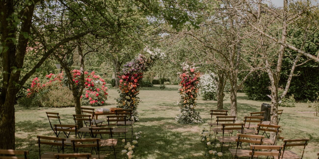 Colorful wedding ceremony - Petite Fleur Nantes